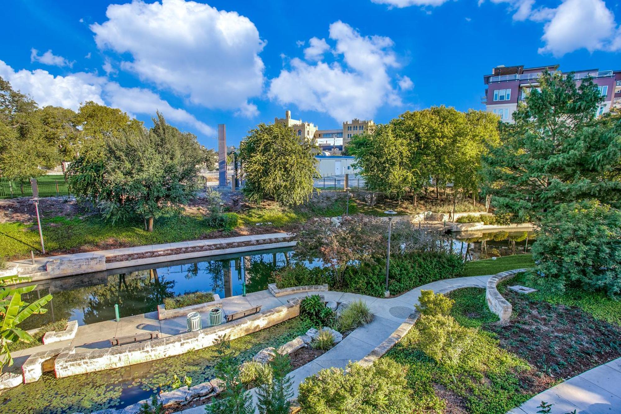 Lush Downtown Condo On Riverwalk W King Ste, Free Parking, Pet Friendly, Centrally Located On Riverwalk Сан-Антоніо Екстер'єр фото