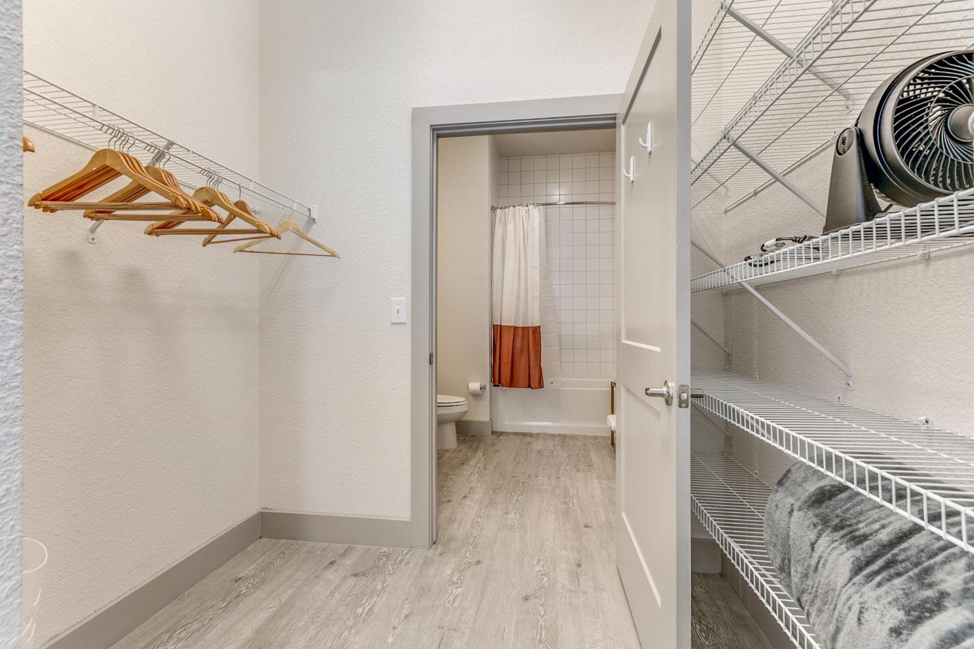 Lush Downtown Condo On Riverwalk W King Ste, Free Parking, Pet Friendly, Centrally Located On Riverwalk Сан-Антоніо Екстер'єр фото