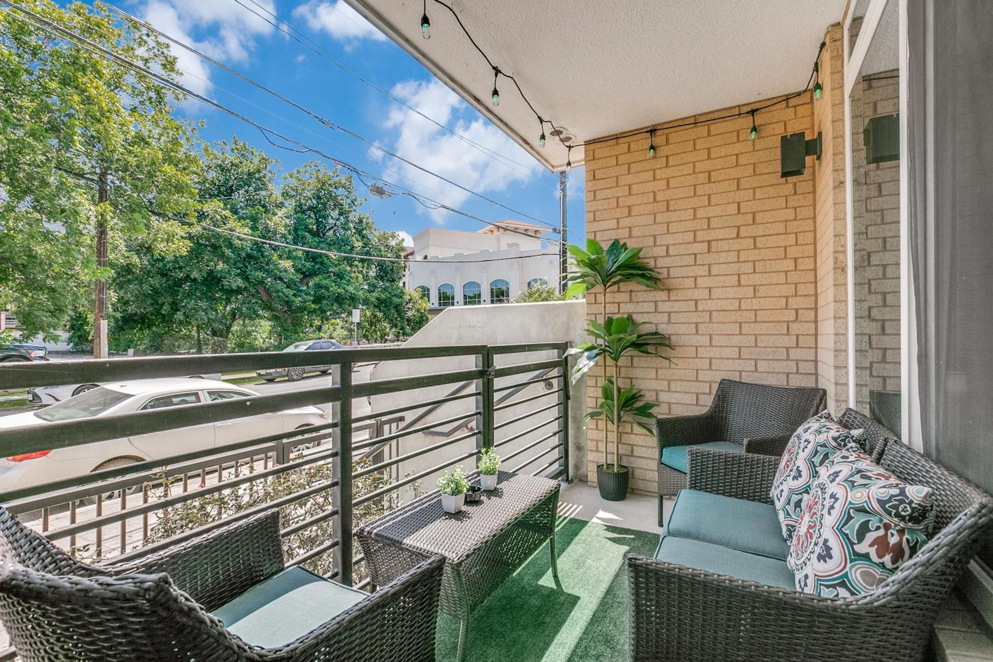 Lush Downtown Condo On Riverwalk W King Ste, Free Parking, Pet Friendly, Centrally Located On Riverwalk Сан-Антоніо Екстер'єр фото