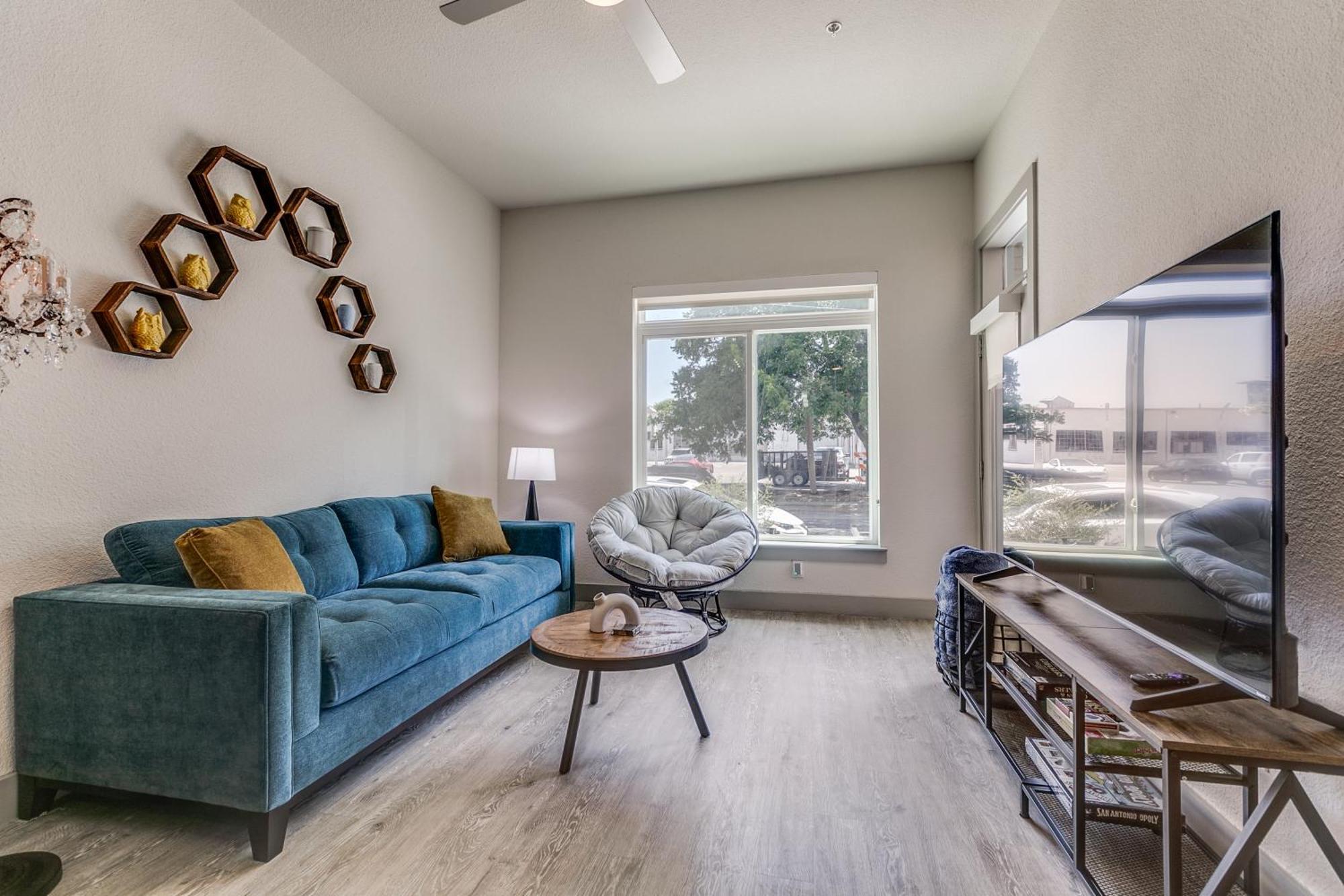 Lush Downtown Condo On Riverwalk W King Ste, Free Parking, Pet Friendly, Centrally Located On Riverwalk Сан-Антоніо Екстер'єр фото